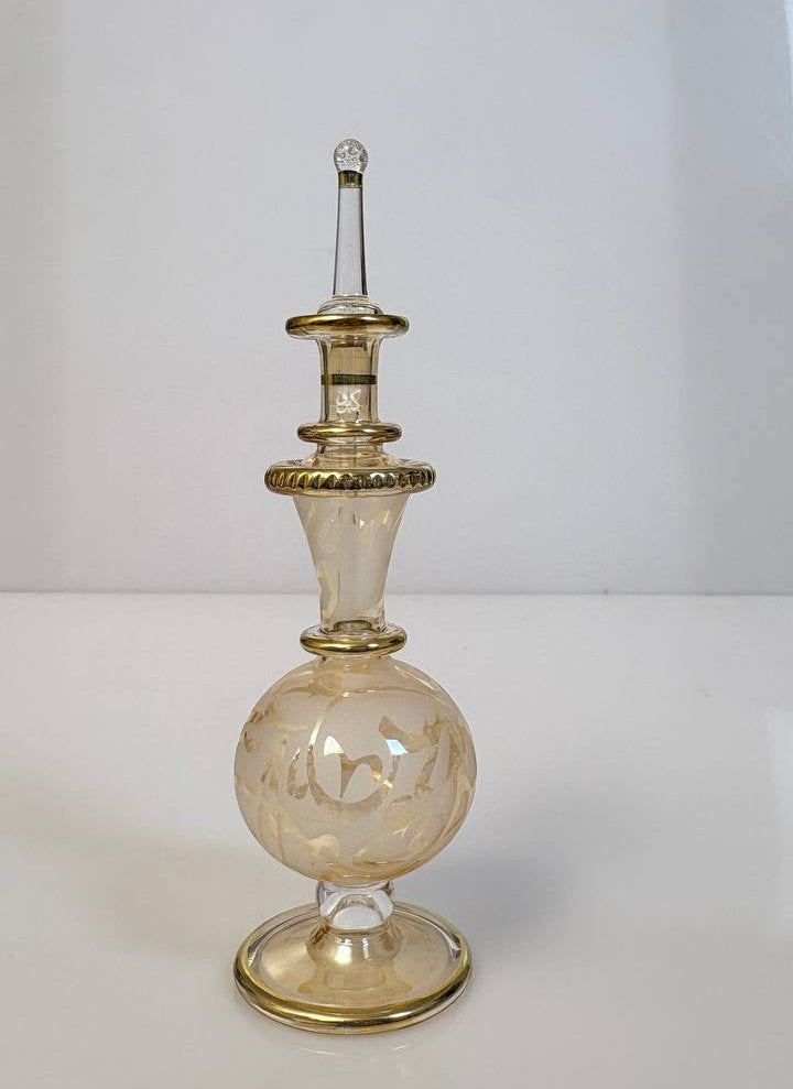 زجاجه عطر حروف من 12 ل 15 سم